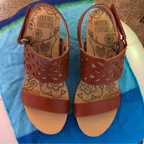 Cut Out Super Comfy Wedge sandals - Picture 2 of 6